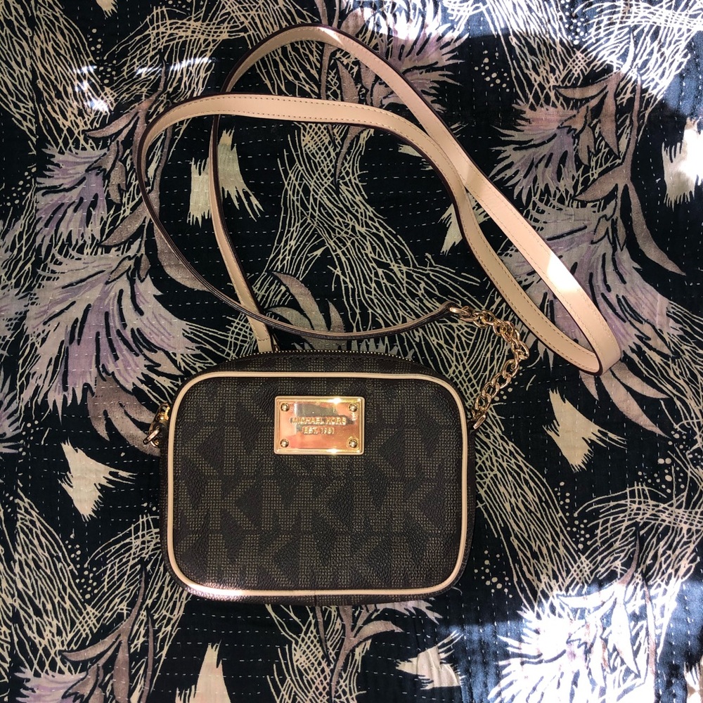 Tiny Michael Kors crossbody/clutch